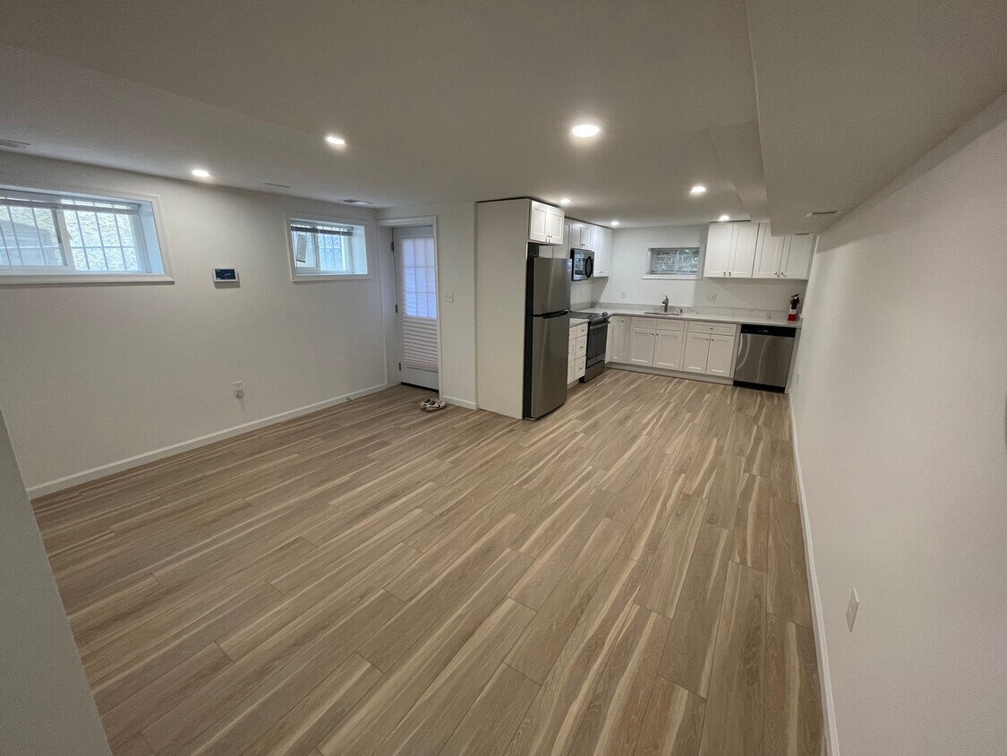 Primary Photo - 830 Varnum St NW