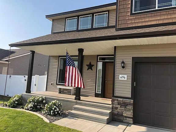 Foto del edificio - Beautiful 4BR, 2.5BTH, 3-Story Home in Post Falls