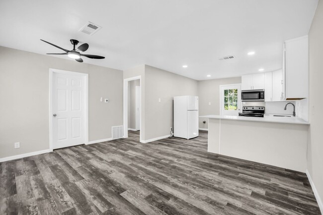 Building Photo - 125 Vandenburg Dr