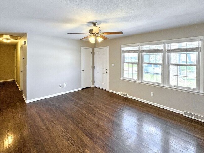 Foto del edificio - 607 SW Merritt St