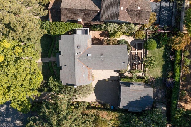 Building Photo - 719 W Poplar Ave