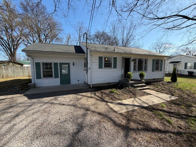 Building Photo - LIve in beautiful downtown Franklin!