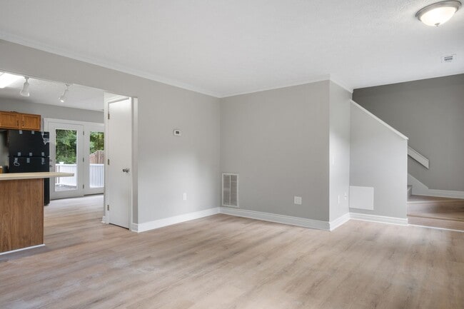 Foto del edificio - 3 bed/ 2 1/2 bath pet friendly fenced yard