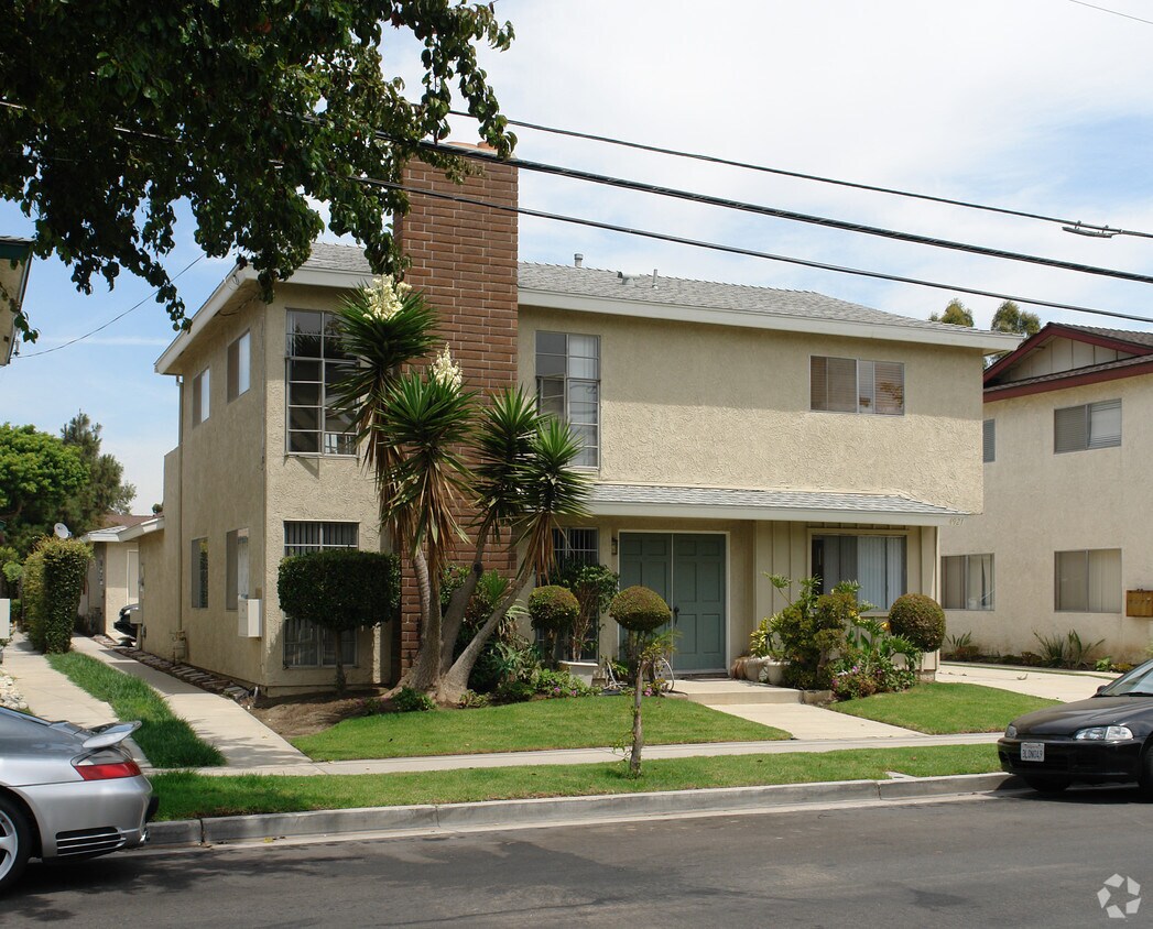 Foto del edificio - 4921-4923 Pearce Dr