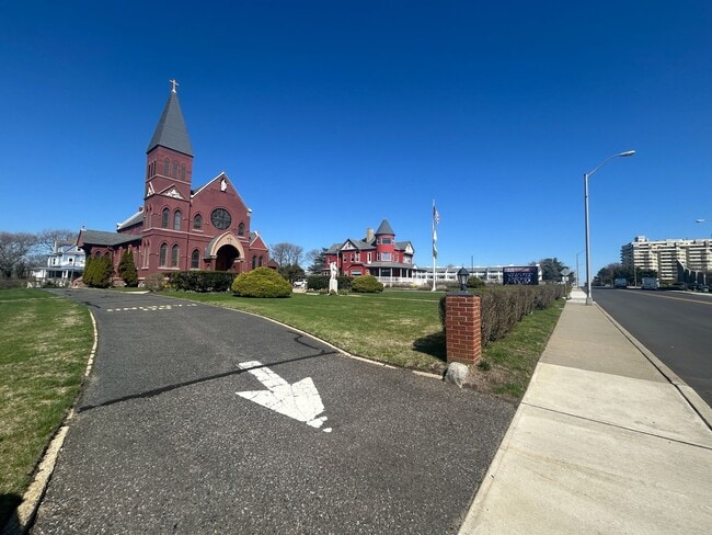 Foto del edificio - 677 Gerard Ave