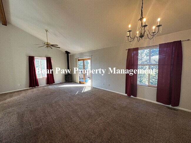 Building Photo - Duplex in Pine!!