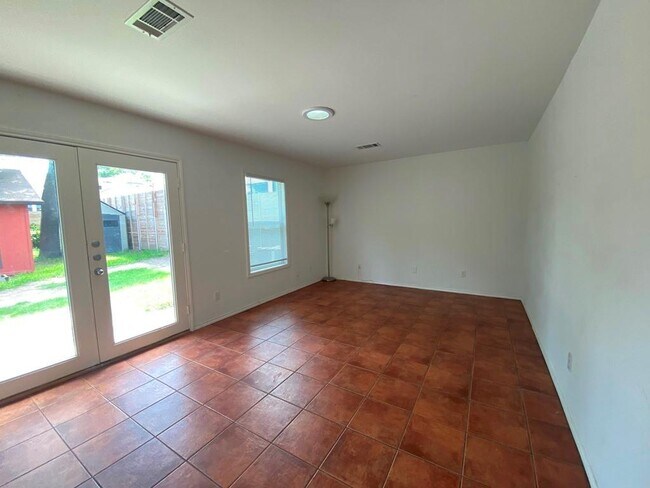 Building Photo - 300 El Paso St
