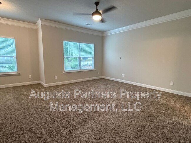 Building Photo - 1008 Swan Ct