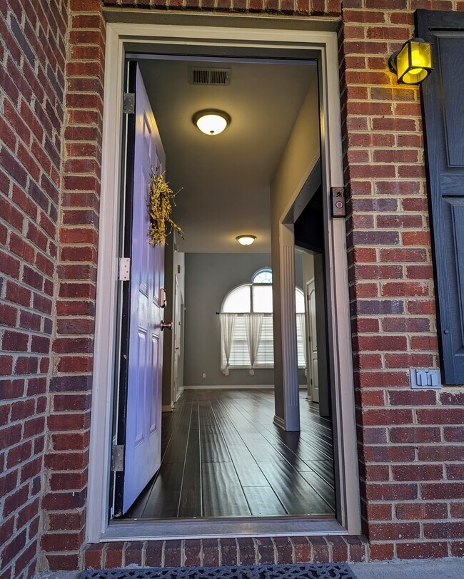 Foto del edificio - 608 Skyview Ln