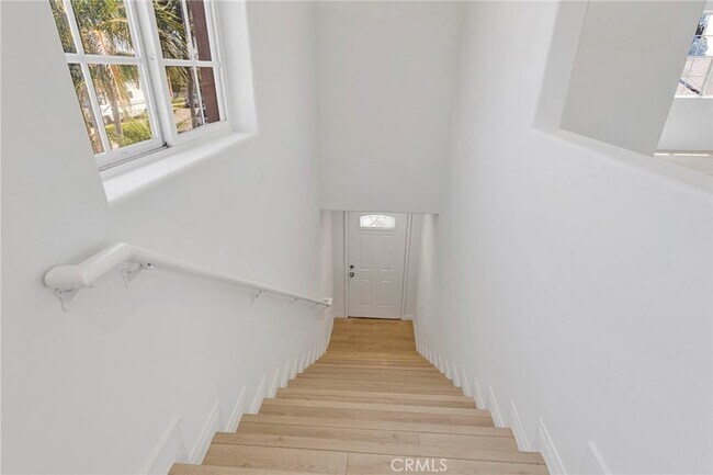 Building Photo - 348 W 83rd St