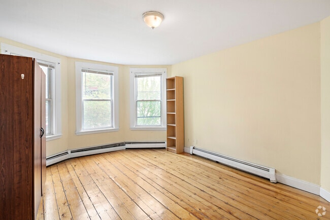 Building Photo - 64 Pleasant St