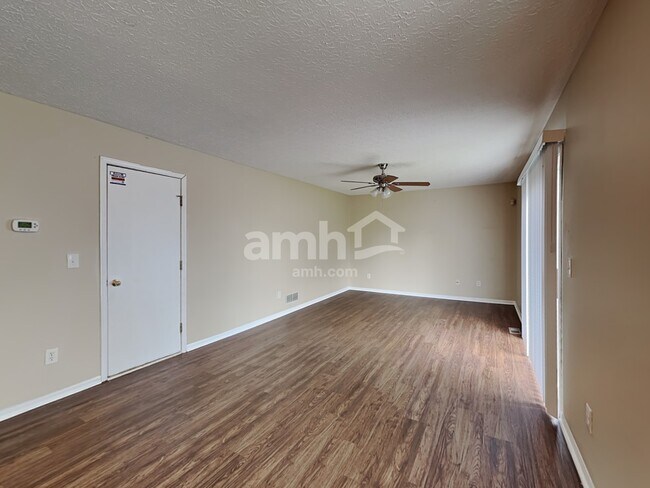 Foto del edificio - 3014 Riat Run Rd