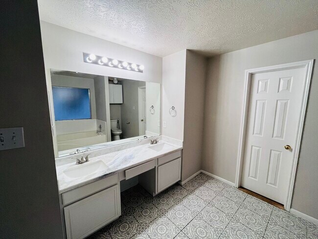 Foto del edificio - 23134 N Waterlake Dr