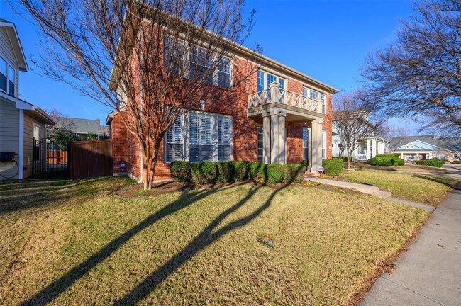 Building Photo - 1727 Bluffview Ln