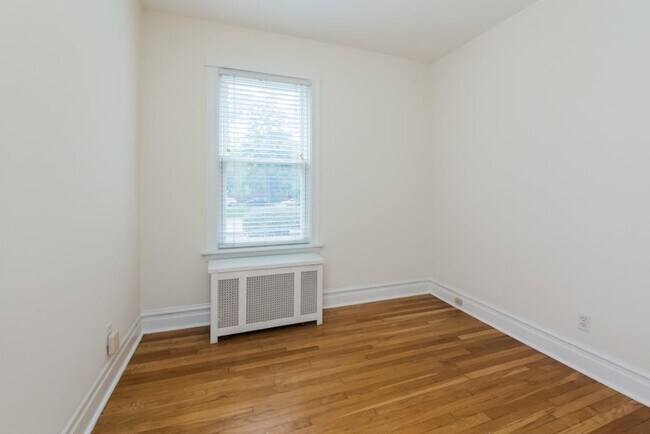 Foto del edificio - 4912 N Oakley Ave