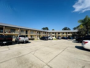 Building Photo - 100 Canebreakers Dr