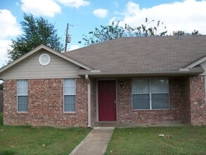 Building Photo - 380 Anderson Rd