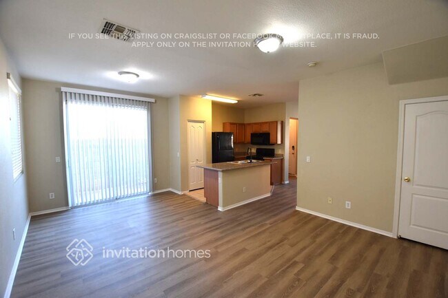 Foto del edificio - 1407 E Mobile Ln