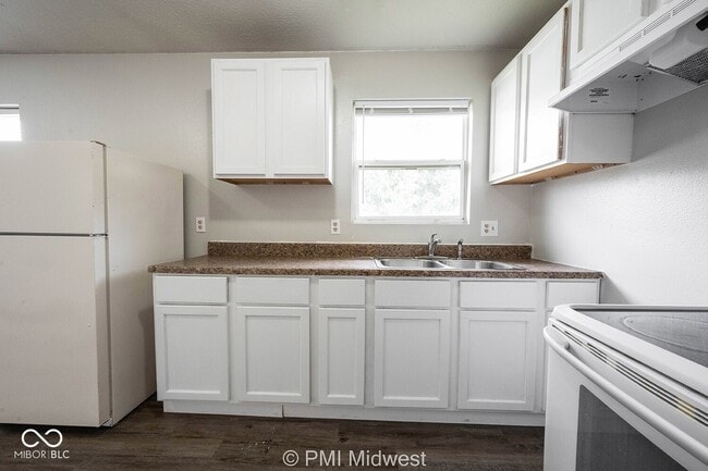 Building Photo - 3014 W 10th St