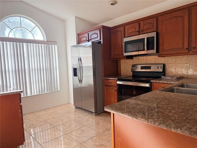 Foto del edificio - 1025 Brynlor Ln