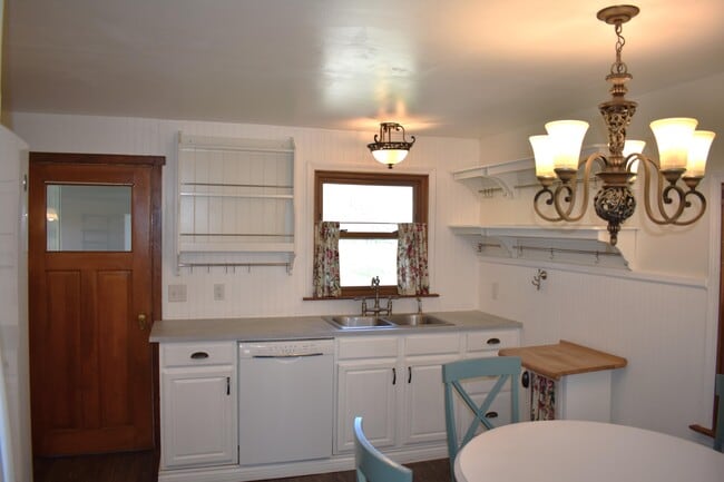 Building Photo - 12790 Dennison Rd
