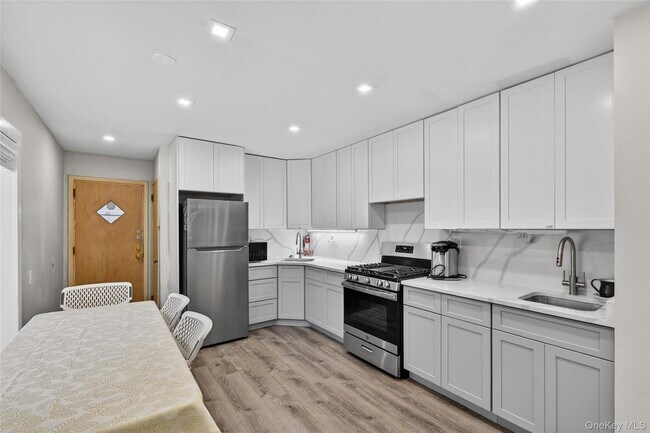 Foto del edificio - 28 Edward Ave