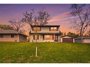 Building Photo - 1697 Rose Pl W
