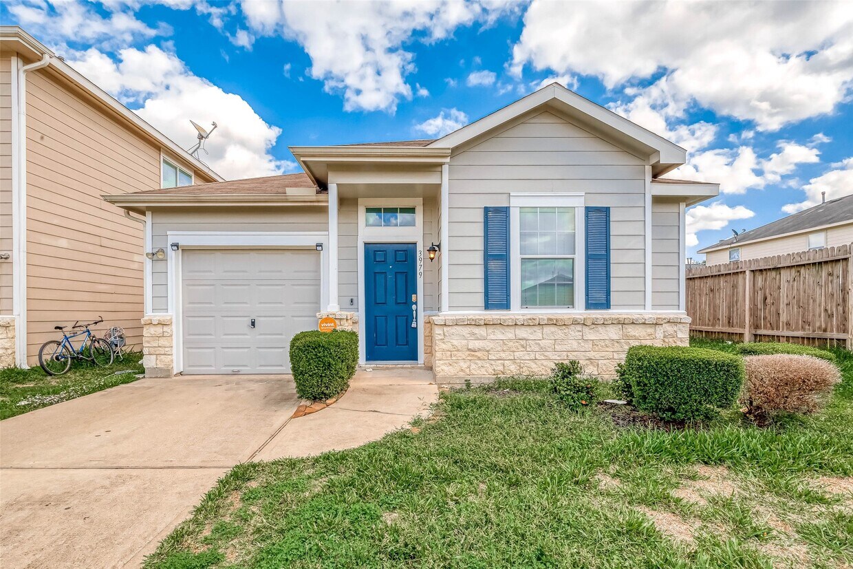 Foto principal - 3979 Mossy Spring Ln