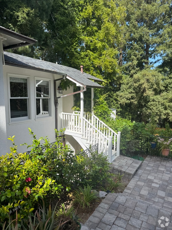 Building Photo - 2141 Forest View Ave