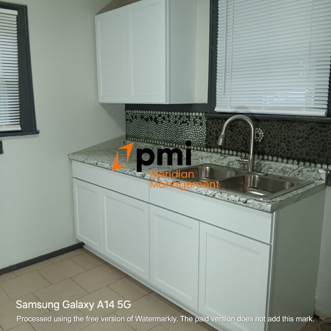 Foto del edificio - 1619 S Randolph St