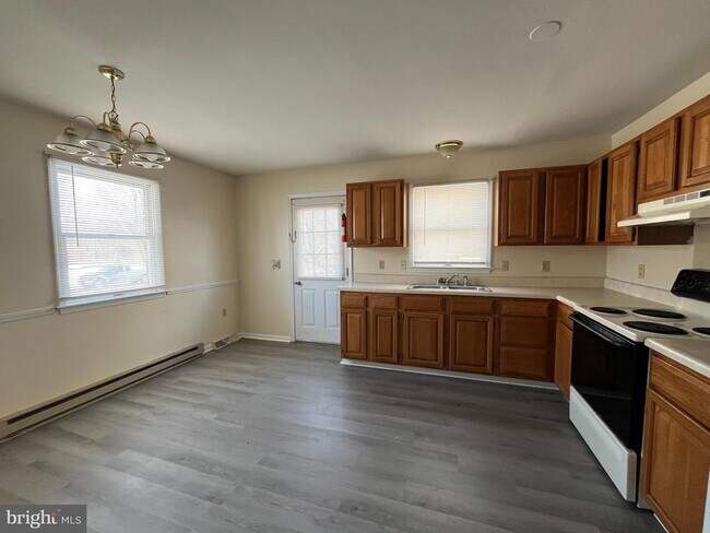 Building Photo - 702 Thomas Ln