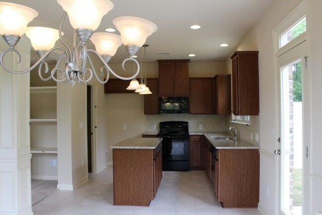 Building Photo - 3572 Brockenhurst Dr