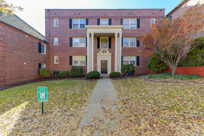 Building Photo - 2102 Suitland Terrace SE