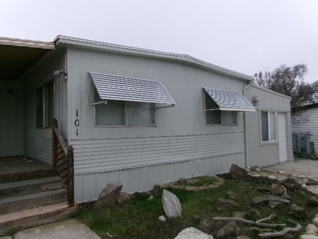 Building Photo - Remodeled 2 bed 1 bath with RV space