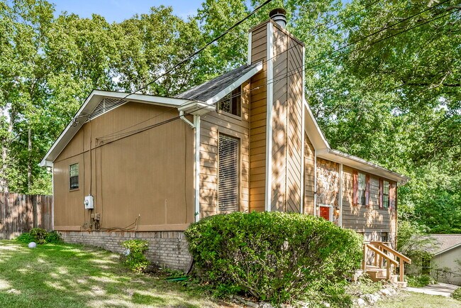 Foto del edificio - 5823 Willow Crest Dr