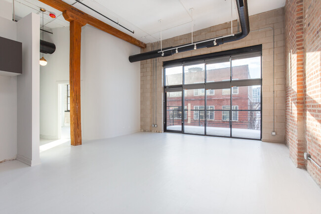 Building Photo - Newly renovated Soho Loft style units in t...