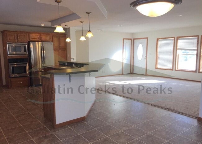 Building Photo - 4 Bedroom 2 Bathroom Rabel Lane Home