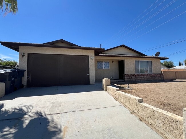 Foto del edificio - 3 Bedroom 2 Bathroom House with RV Parking...