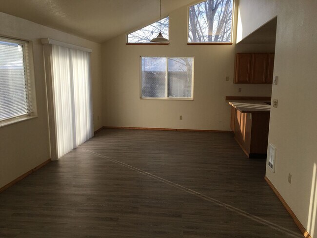 Foto del edificio - MF076-Short Ave Duplex-Gaerisch