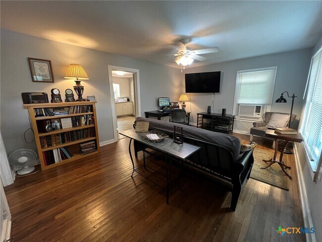 Foto del edificio - 859 Oasis St