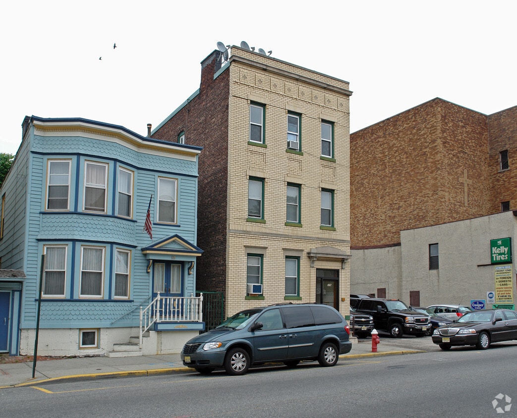 Primary Photo - 576 32nd St