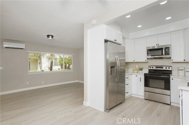 Foto del edificio - 6235 Comstock Ave