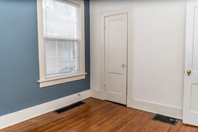 Building Photo - 1105 Hamilton Way