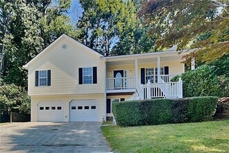 Building Photo - 1043 Foxhollow Tr