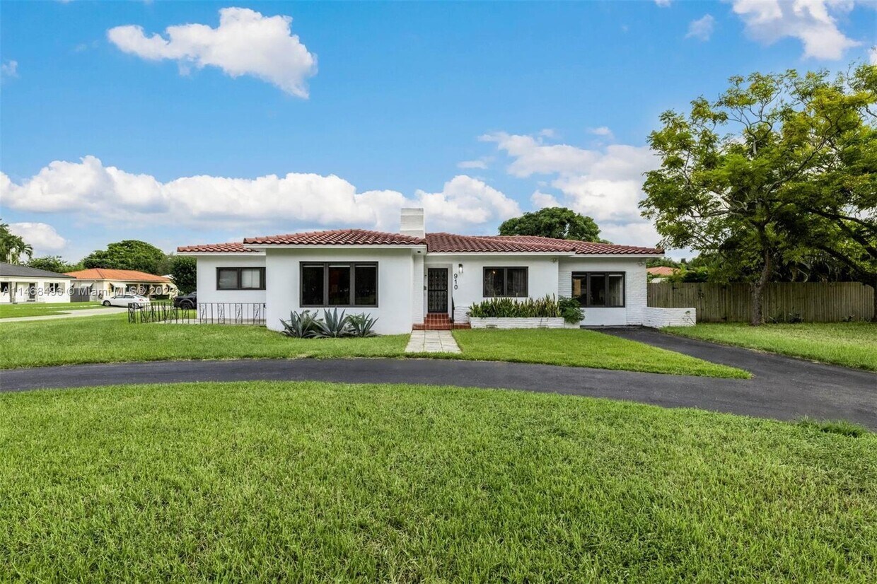 910 NE 113th St, Biscayne Park, FL 33161 House Rental in Biscayne