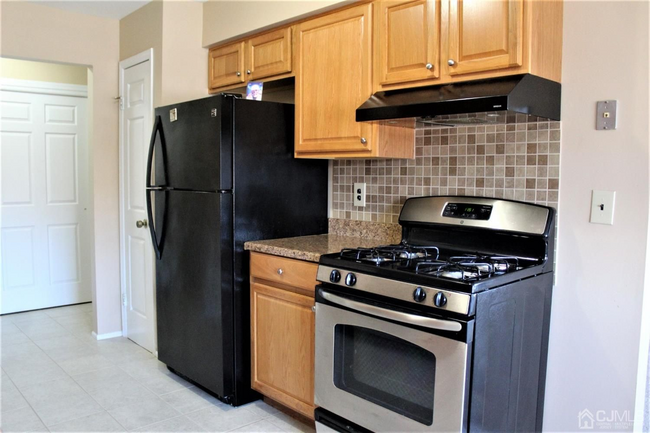 Kitchen - 609 Sharon Garden Ct