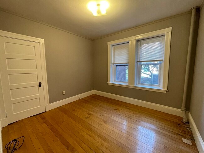 Building Photo - 15 Lynde St