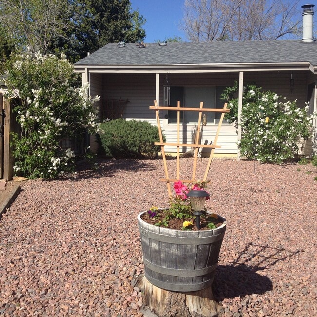 Photo - 638 Gilcrest Rd (Colorado Springs, CO) House