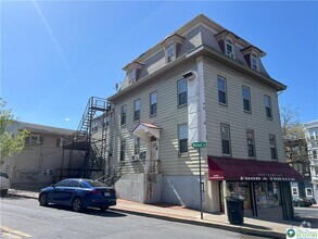 Building Photo - 601 Walnut St