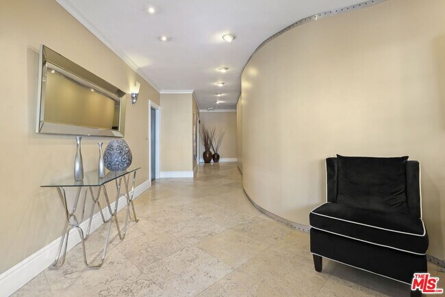 Foto del edificio - 8550 Holloway Dr